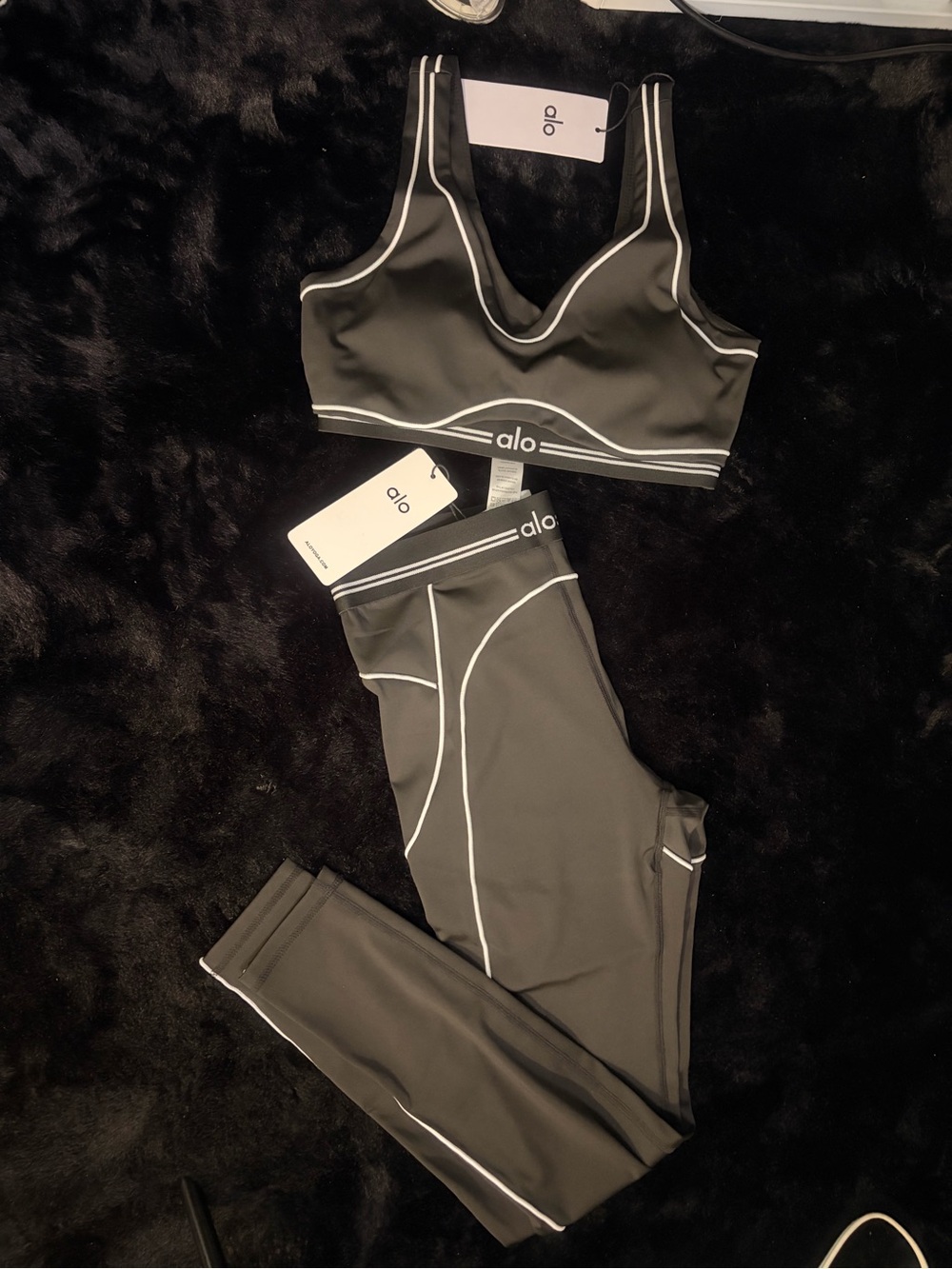 ALO set black Sports Bra and Leggings Medium size - Picture 1 of 4